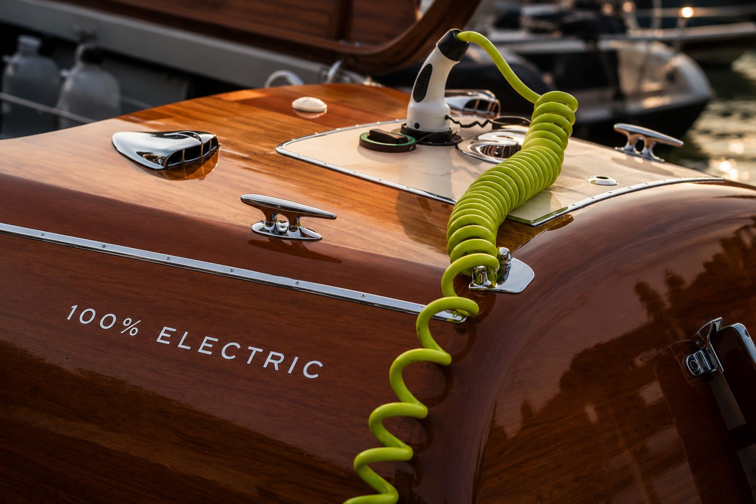 Fully electric tender transom